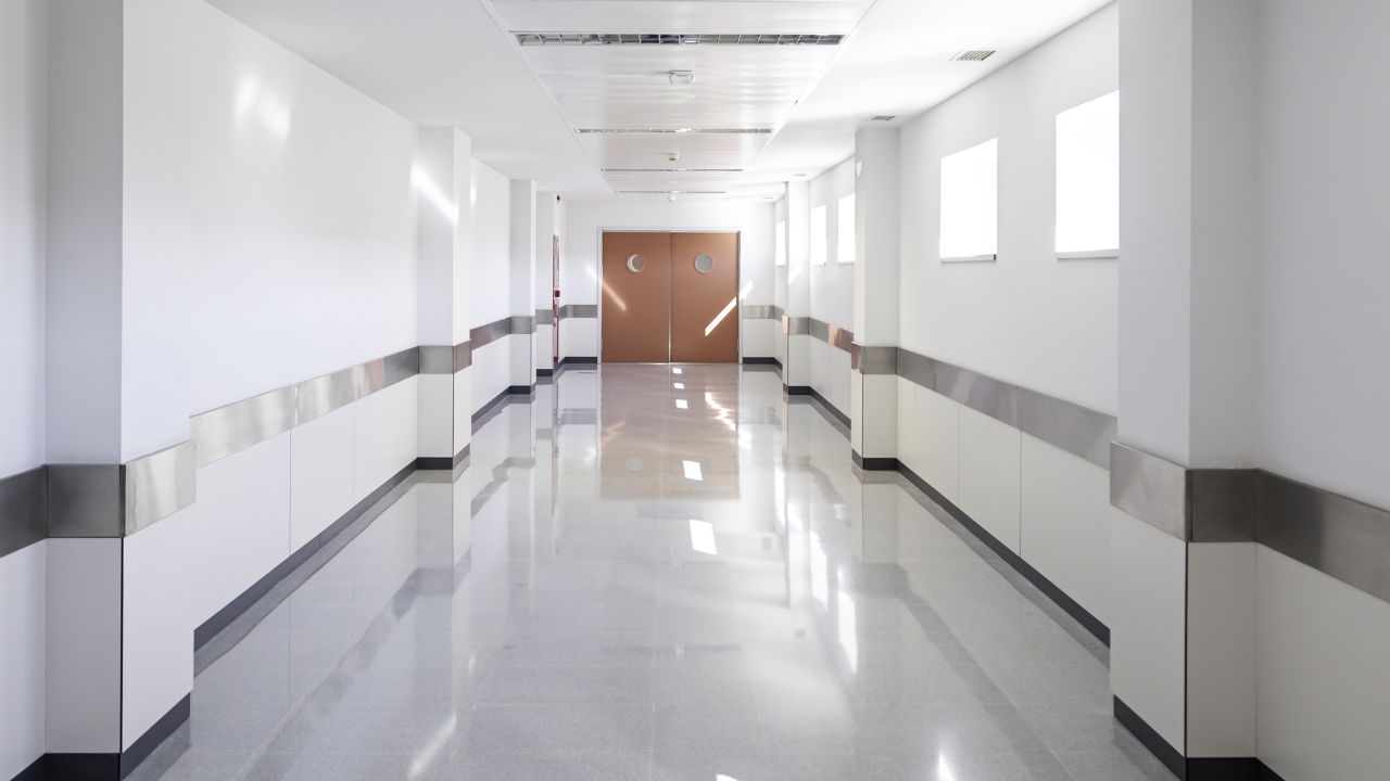 The clinical impact of door openings in the operating room on surgical site infections